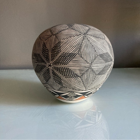 Vintage Acoma New Mexican Pottery Signed Seed Pot - Picture 3 of 7